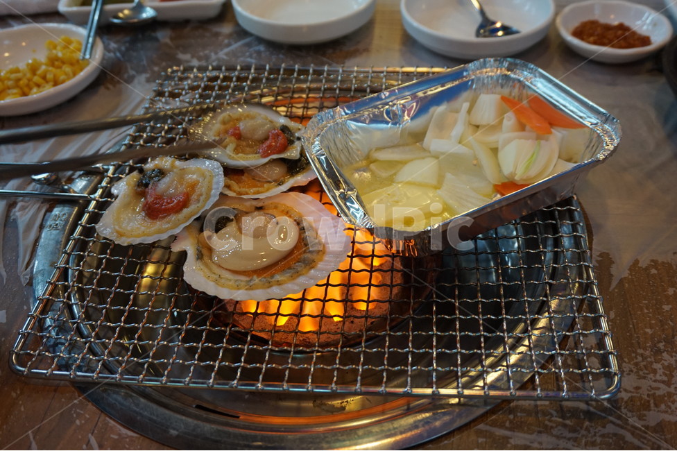 조개,가리비,조개구이,조개모듬,음식,요리,신선하다,해산물,수산물,씨푸드,food,cook,외식,회식,어패류,식사,숯불,여름,한여름,불,seafood,해물모듬,모듬해물,해물,술안주,그릴,캠핑,지글지글,보글보글,키조개,완자,청사포,모듬조개,버터구이,음식,식재료,요리,food,cook,meal,dishes,food reserves,수산물,해산물,fishery products,seafood