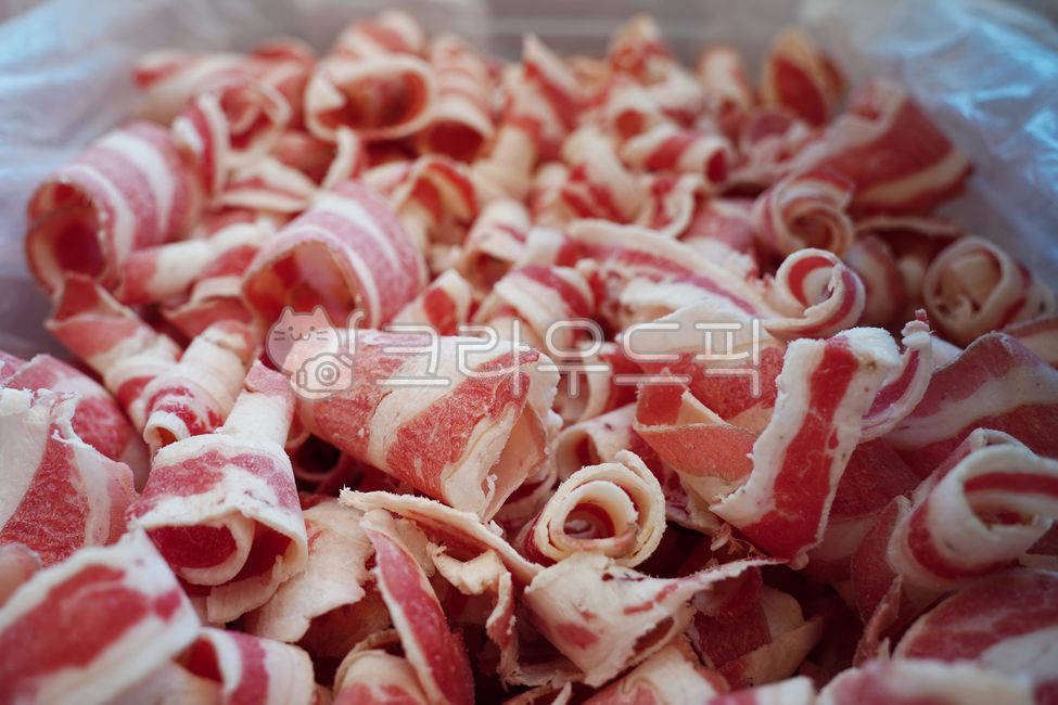 소고기,차돌박이,대패삼겹,우삼겹,고기,육류,음식,요리,식재료,날것,날고기,냉동,냉동육