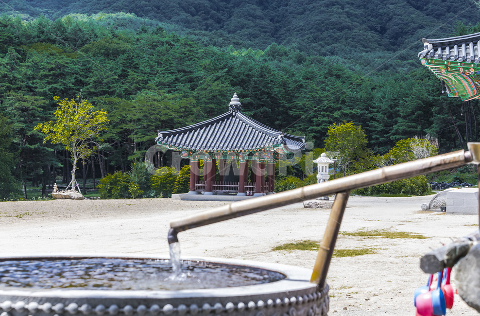 법흥사,사찰,문화재,종각,약수,한국전통,감성,산사,옛건축물,종교,풍경,한국전통,한국문화,korean traditional,korean culture,건축물,건물외관,exterior,building,structure,architecture,construction