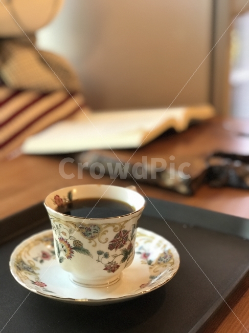 커피,커피숍,커피잔,인형,독서,설정샷,티타임,커피,카페,coffee,cafe