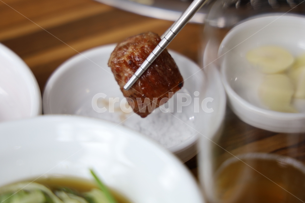소금구이,돼지구이,돼지고기,삼겹살,목살,음식,식재료,요리,food,cook,meal,dishes,food reserves,육류,고기,meat