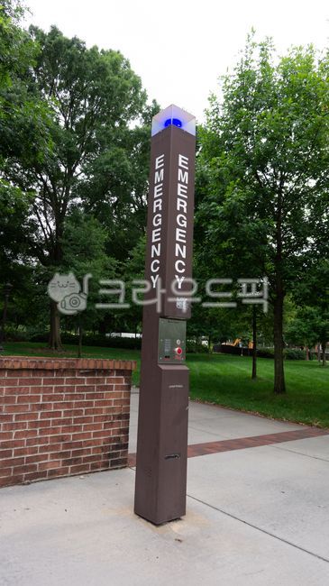 emergency,pole,emergencypole,emergencycall,tree,공원