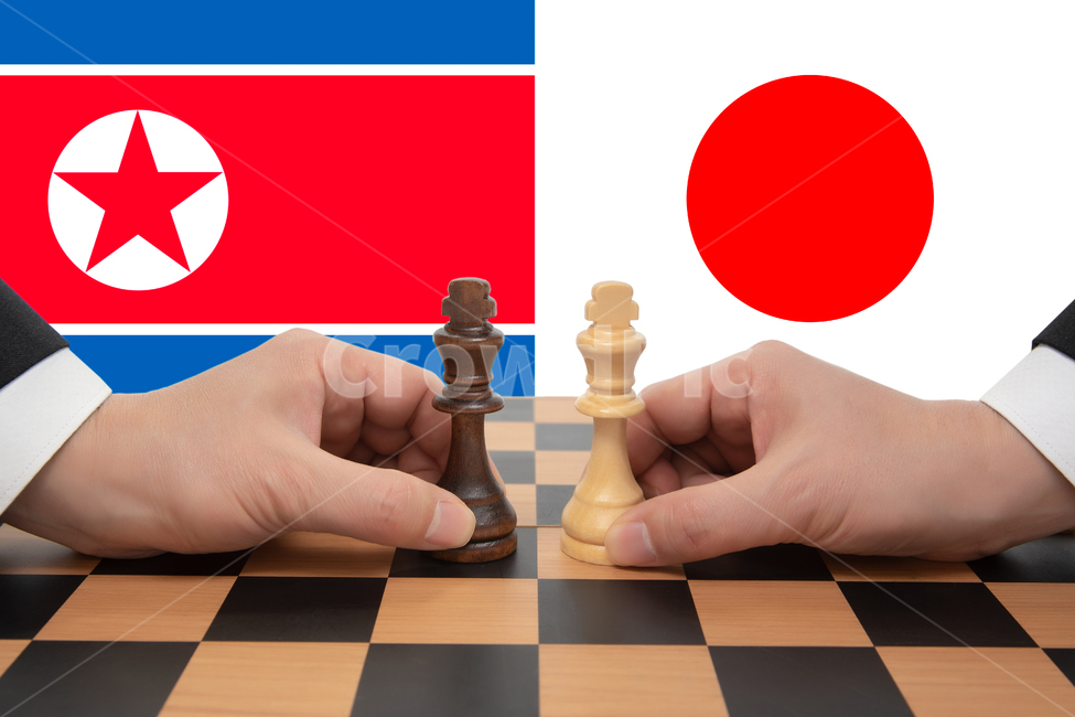 비즈니스,콘셉트,개념,협상,대결,대화,체스,타협,손,대리인,컨셉,주도권,파트너,거래,계약,경쟁자,계략,모략,전략,전술,선택,결정,라이벌,성공,생존,체스말,승부,정상회담,회담,정치,경제,이슈,정상,총리,주석,뉴스,국제뉴스,담판,싸움,무역,교류,외교,북한,일본,국기,상대방,위원장,협력,배경,북일,사람,인물,인간,human,person,신체일부,몸,body,산업,industry,industrial,비즈니스,사업,business,service,work