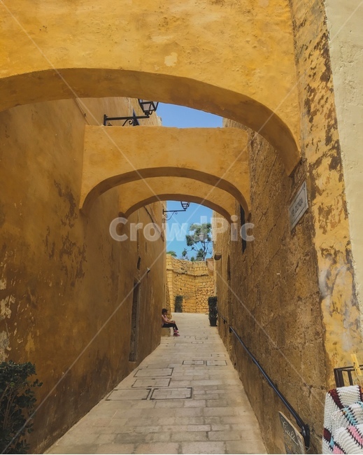 path,통로,walkway,보도,corridor,복도,flagstone,human,판석,인간,person,사람,몰타,고대유적,역사