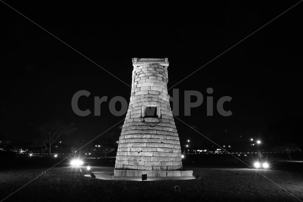 경주,첨성대,흑백,고전,옛것,견고함,지혜,선조,랜드마크,landmark,tourist attraction,한국전통,한국문화,korean traditional,korean culture,흑백,모노톤,monochrome,black and white