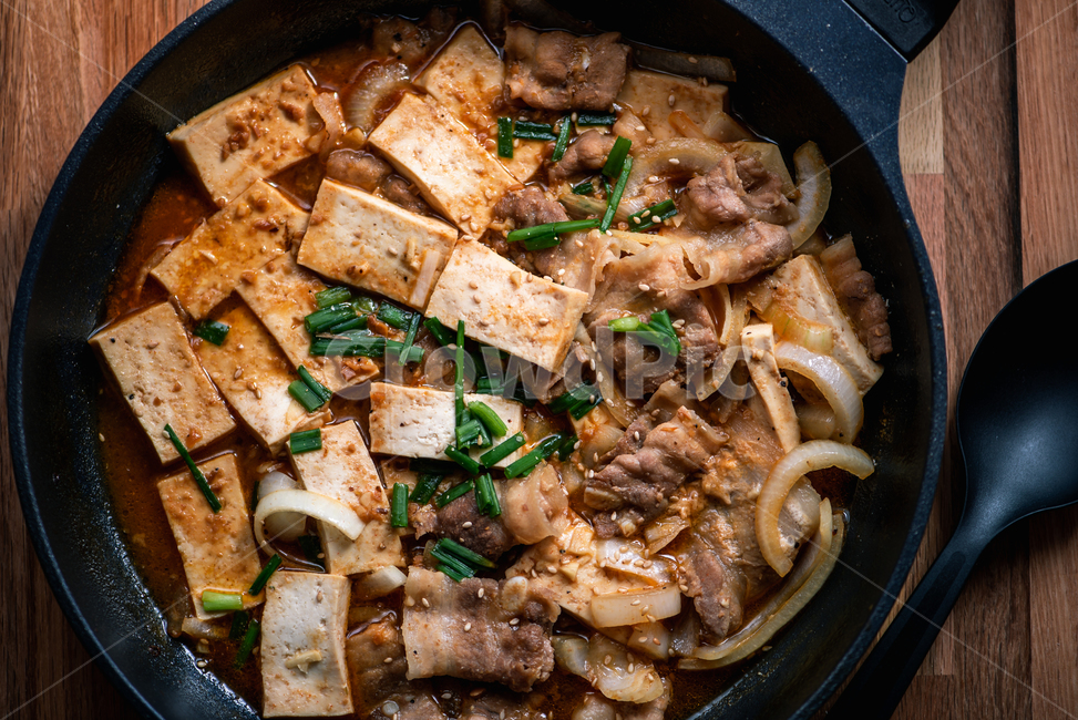 두부조림,삼겹살조림,삼겹살두부조림,두부요리,삼겹살요리,조림,맛있는,고소한,새콤한,간장소스,braisedtofu,두부,삼겹살,돼지고기,간장,음식,식재료,요리,food,cook,meal,dishes,food reserves,한식,한국음식,한국요리,korean food,korean dishes,korean meal,korean cook