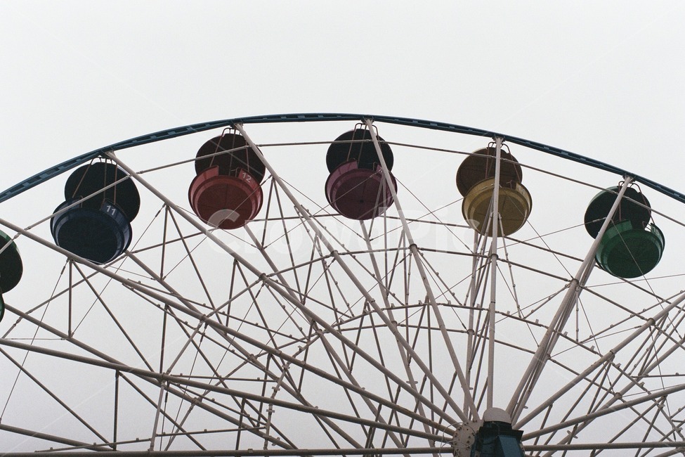 놀이공원,관람차,놀이동산,대관람차,필름,하늘,감성,회색,amusementpark,ferriswheel,film,sky,gray,놀이공원,놀이동산,놀이터,amusement park,playground