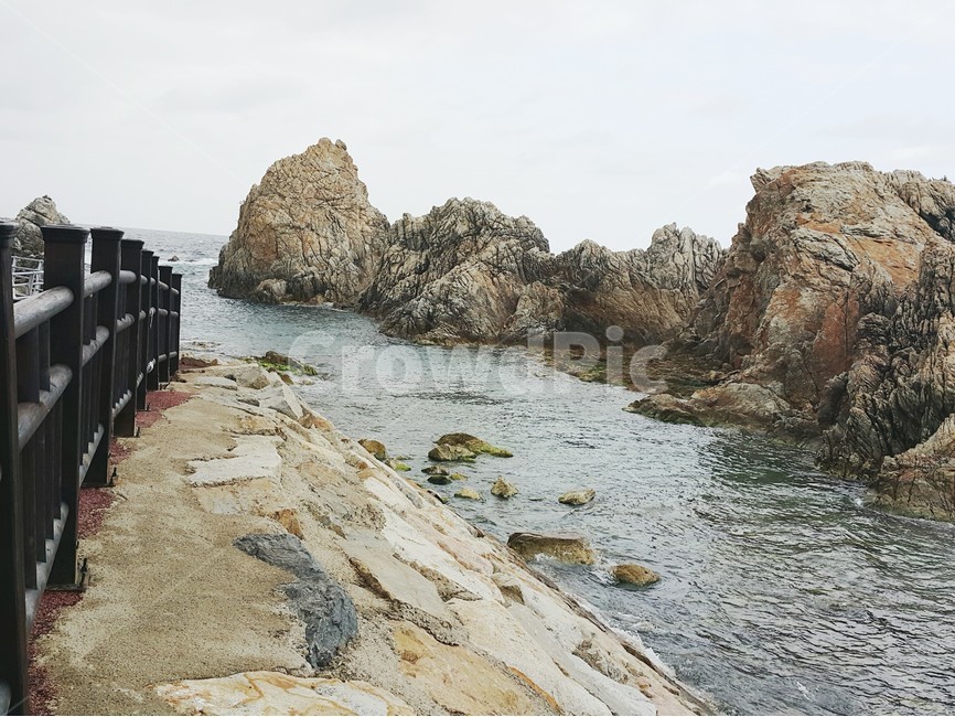 바다,바위,파도,바람,하늘,파란하늘,파란바다,nature,돌,stone,sea,자연,풍경,nature,landscape,promontory,곶,cliff,낭떠러지,outdoors,옥외
