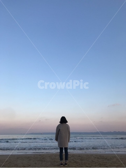 뒷모습,여자,해수욕장,감성사진,바다,파도,하늘,겨울,여행