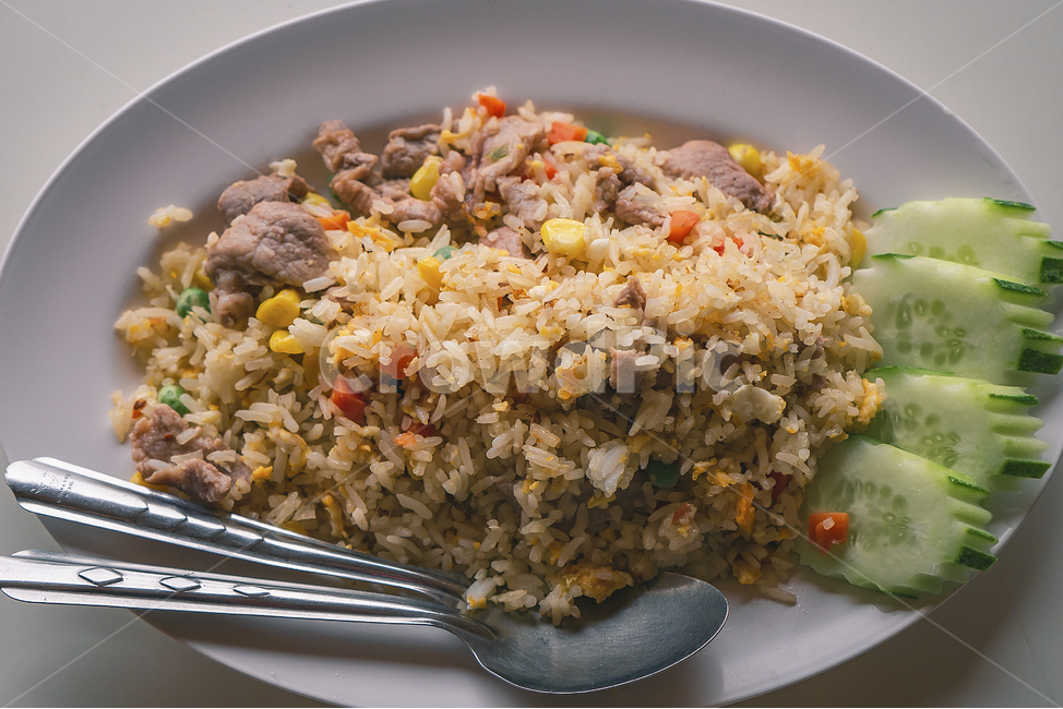 타이음식,돼지고기,볶은밥,돼지고기볶음밥,볶음밥,타이식요리,태국식요리,태국요리,태국음식,태국전통요리,thaifood,pork,friedrice,맛있는,고소한,음식,오이,음식,식재료,요리,food,cook,meal,dishes,food reserves,곡류,곡식,cereals