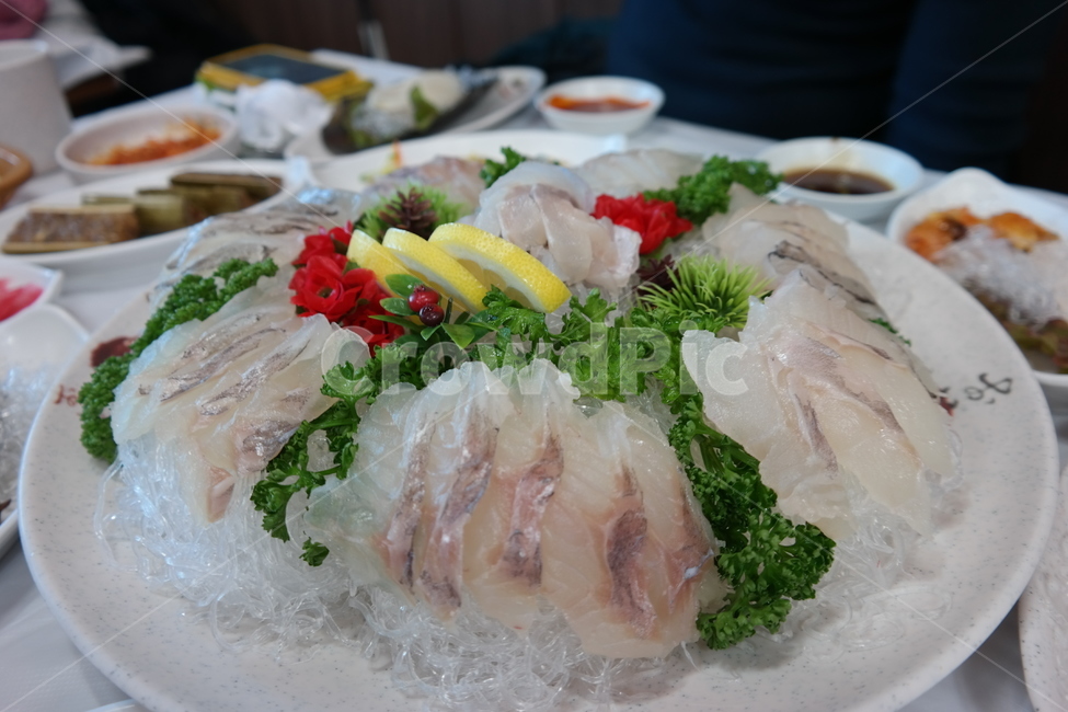 음식,회,광어,방어,우럭,회식,외식,안주,모임,낚시,물고기,생선,food,한국식,한국,korea,가로