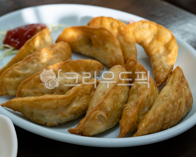 dumpling,fried food,cook,Korean cuisine,dishes,Dumpling dish,food,Grilled dumplings,Korean food,cooking,koreanfood