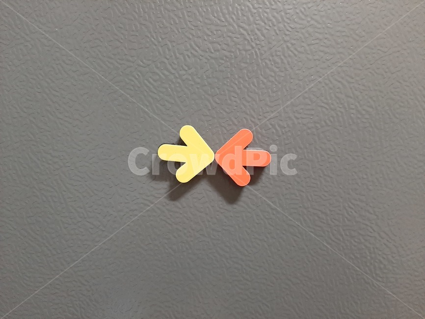 마주보다,같은방향,화살표,이정표,감성자석,마그넷,노랑,주황,밀어냄,사물