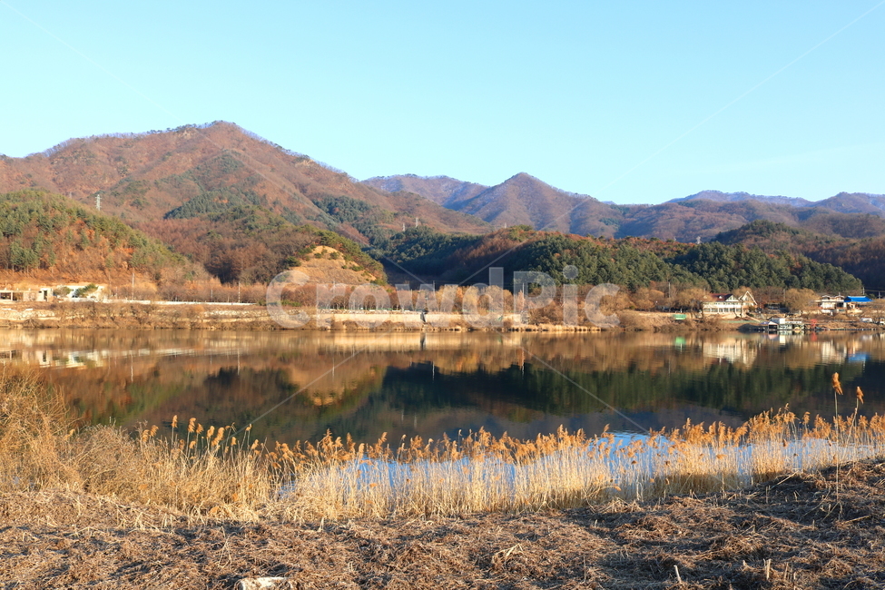 자연,풍경,겨울,나무,강,북한강,강물,물,산,가평,경기도,갈대,건물,집,가을,계절,fall,autumn,season,시골,마을,풍경,landscape,country,rural,town,nature,water,outdoors,옥외