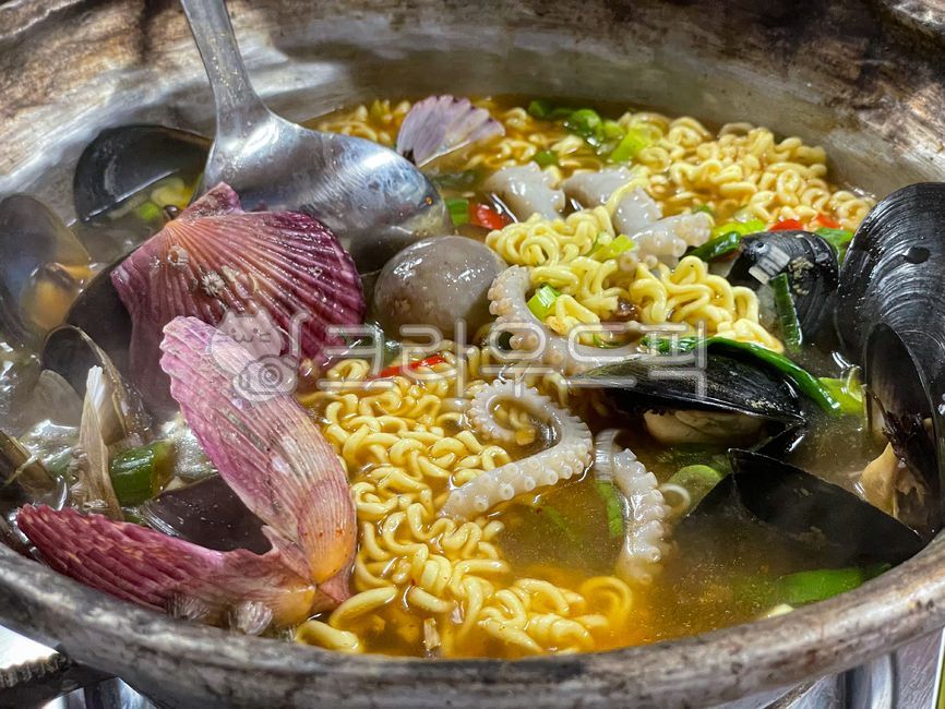 라면,해물라면,조개라면,food,음식,meal,식사,해산물,해물,홍합,낙지,가리비,국물,국물요리,조개,noodle,면,면요리,누들,한국음식,퓨전요리,해물요리,뜨거운,개운한,얼큰한,시원한,해장,해장음식,해장라면,해장국,뜨거운음식,야식,저녁식사,술안주,안주,반주,fresh,hot,cook,koreanfood,koreanmeal