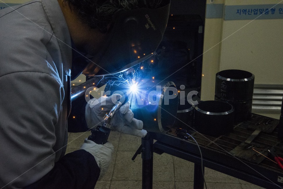 용접,용접기,welding,weld,용접기술,사람,인물,인간,human,person,남성,남자,man,male,산업,industry,industrial,제조업,manufacturing business,manufacturing industry