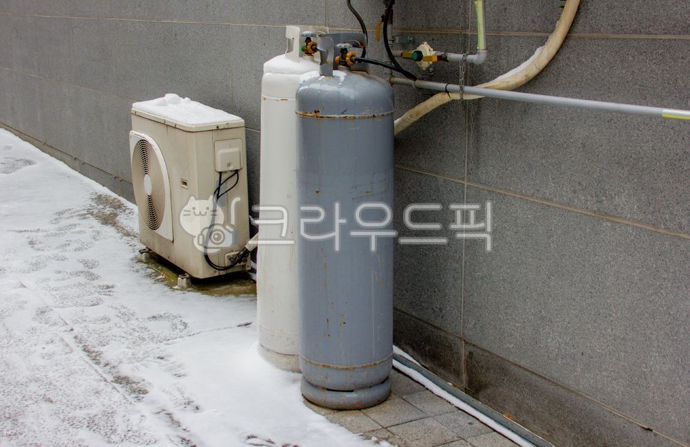 lpg,gas cylinder,air conditioner outdoor unit,snow,lpg gas,gas,winter