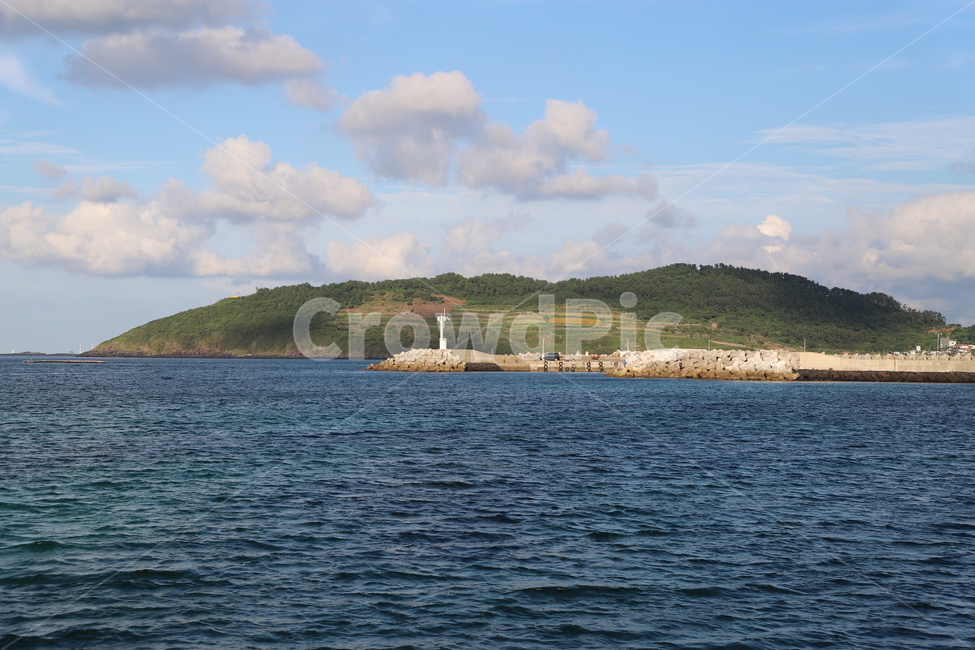 제주도,해수욕장,섬머봉,등대,방파제,자연,풍경,nature,landscape,제주도,jeju,jeju island,outdoors,옥외,land,땅,sea,바다,water,물,ocean,대양,shoreline,해안선,coast,연안,island,섬
