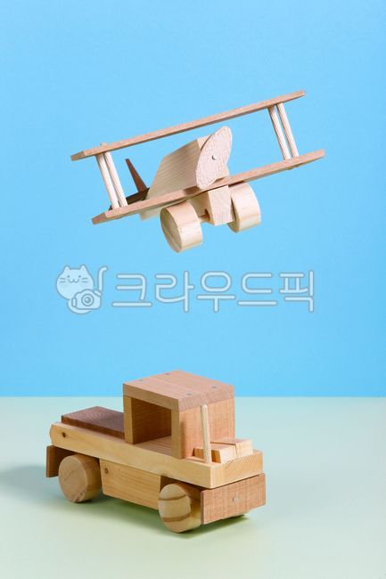미니어처,항공기,교통,자동차,장남감,모형,수공예,나무,비행기,장난감,wood,목재,plywood,합판,심플한,파스텔배경,원목,교통수단,수제,핸드메이드
