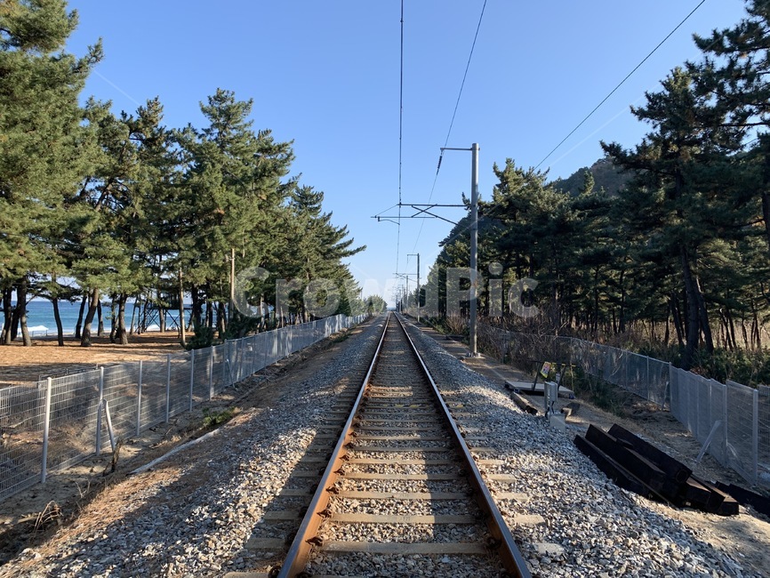 철도,기찻길,레일,rail,자갈,바다,하늘