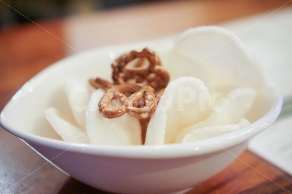 새우칩,술안주,기본안주,쁘레첼,간식,음식,식재료,요리,food,cook,meal,dishes,food reserves,디저트,간식,후식,dessert,snack