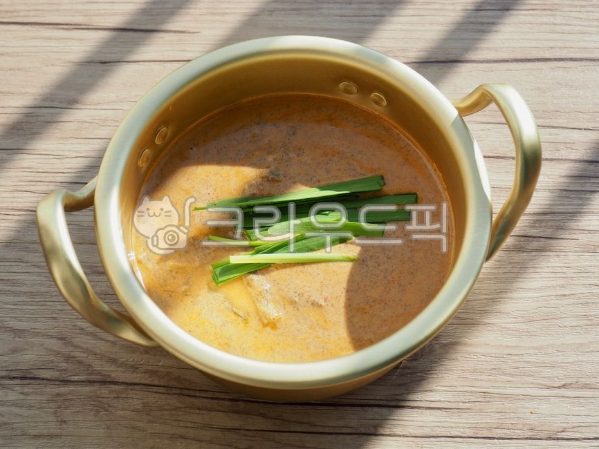 추어탕,한식,보양식,미꾸라지수프,한국음식,음식,요리,미꾸라지탕,영양식,점심식사,저녁식사,뜨거운,국물,수프,아시아음식,전통음식,식사,반찬,chueotang,comfortfood,loachsoup,koreanfood,food,cooking,loachtang,nutritionalfood,lunch,dinner,hot,soup,asianfood,traditionalfood,meal,sidedish,양은냄비,음식,식재료,요리,food,cook,meal,dishes,food reserves