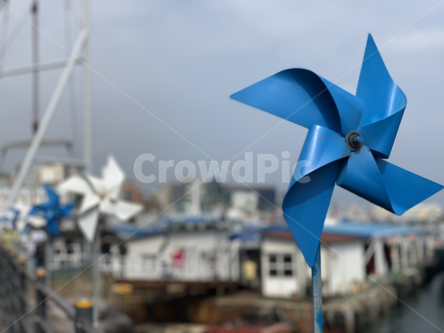 image,pinwheel,Jeju,the wind blows,sea,coast,sky blue,blue,white,background,crazy about travel,Seogwipo city,Seogwipo,background photo,Jeju Island,travel,wind