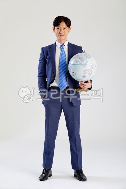 글로벌,정장,미소,지구본,글로벌사업,성공,도전,자신감,직장인,인물,업무,구직,취업,비지니스,남성,매니저,과장,대리,30대,20대,영업,경영자,경영,컨설팅,금융,한국인,동양인,아시아인,1명,회사,사무실,실내,멋진청년,꿈,관리직,일,흰색,누끼,앉은모습,청년,넥타이,1등,최고,글러벌,사업가,청년사업가,global,formal,smile,businessman,globe,globalbusiness,success,challenge,confidence,officeworker,person,job,business,male,deputy,30s,20s,sales,manager,consulting,finance,korean,asian,1person,office,wonderfulyoungmanagement,dream,white,management,accessory,accessories,부속품,부속물,사람,인물,인간,human,person,남성,남자,man,male,비즈니스,사업,business,service,work