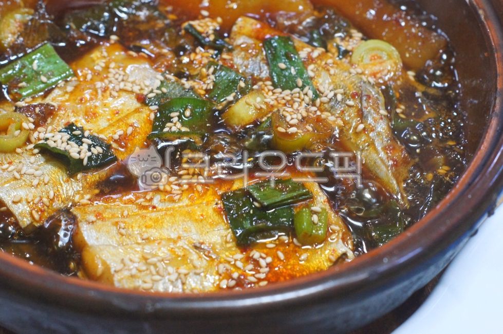 ,stewedjejubeltfish,plating,Braised cutlassfish,local food,fishdishes,Jeju local food,jejulocalfood,fishcuisin,galchijorim,Korean food,kfood,cooking,foodpresentation,seafood,food,braisedcutlassfish,fish dishes,Jeju braised cutlassfish,fish,Plating,localfo