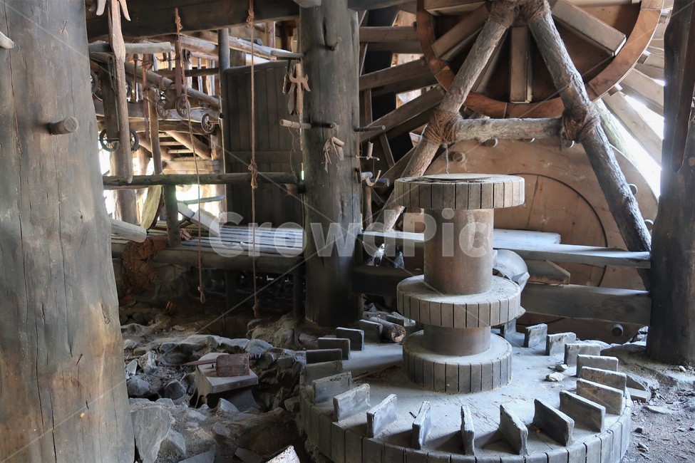 work place,machine,work,smithy,sight,equipment,wood,Gear,space,gear