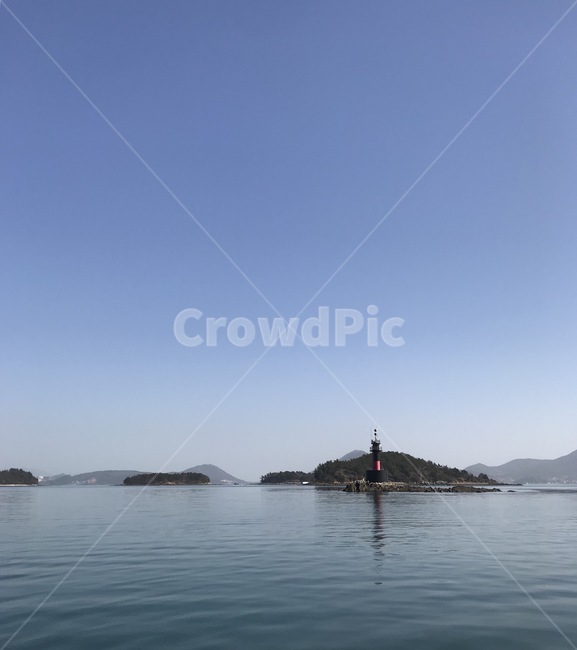 송도바다,하늘,바다,바다등대,파랑,등대,lighthouse,outdoors,옥외,land,땅,nature,자연,water,물,ocean,대양,sea,shoreline,해안선