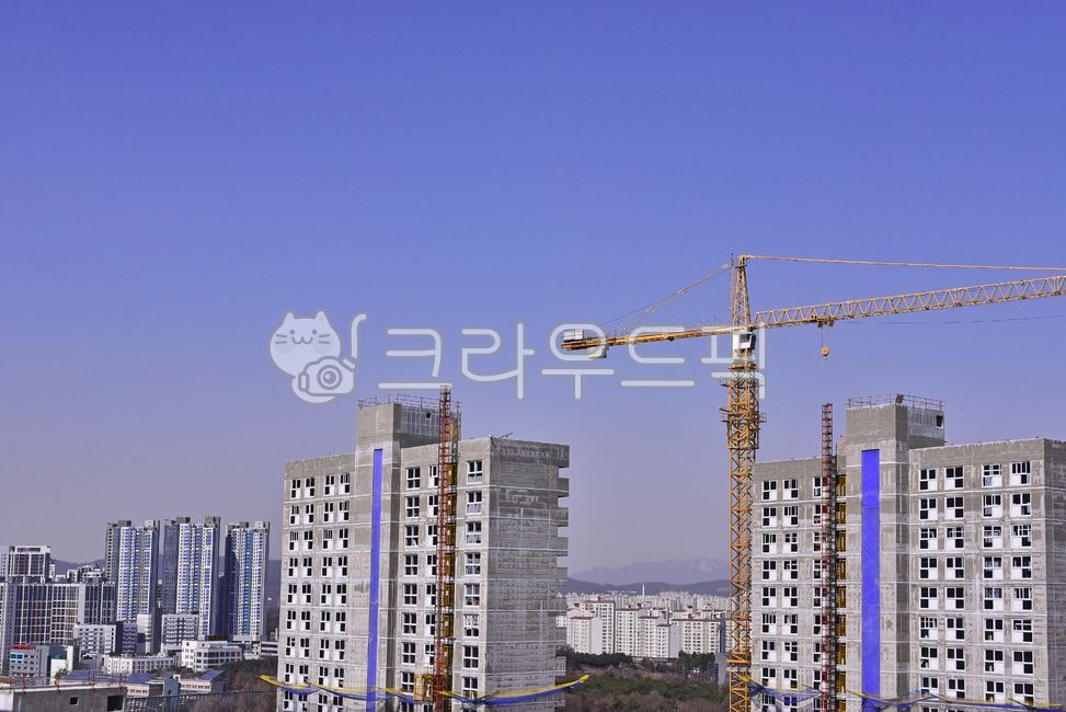 건설현장,건축현장,크레인,타워크레인,기계,작업,노동,개발,아파트건설현장,아파트건축현장,건설업,건축업,현장,작업장,배경,industrial,바탕,백그라운드,야외,construction,산업,outdoors,옥외,아파트공사현장,재개발,주택단지,건설업,건축업,construction industry