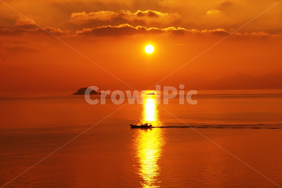 일출,바다,위도,서해안,만선,자연,풍경,nature,landscape,산업,industry,industrial,어업,fishery,fishing industry,sunlight,햇빛,outdoors,옥외,dusk,황혼,sunset,일몰,dawn,새벽,sky,하늘,red sky,붉은 하늘