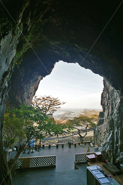 산방굴,해식동굴,산방산,제주,서귀포시,조면암질,안산암,자연,풍경,nature,landscape,water,물,cave,동굴,ocean,대양,outdoors,옥외,sea,바다,shoreline,해안선,coast,연안,cove,후미