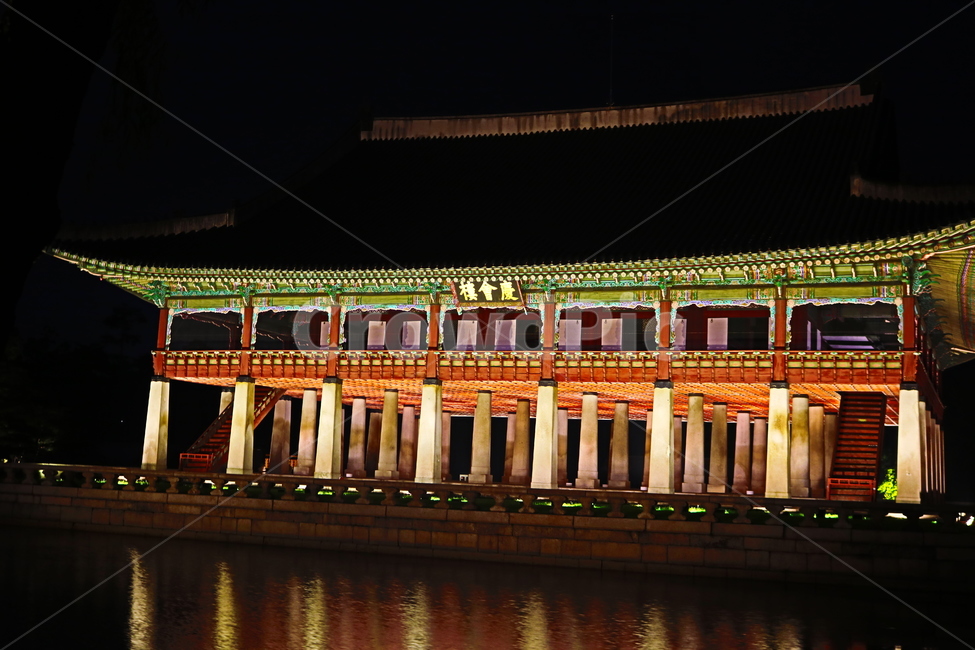경복궁,경회루,야경,경북궁야경,누각,조선시대,gyeongbokgung,서울,seoul,景福宮,キョンボックン,ソウル,gyeonghoeru,慶会楼,야경,밤,풍경,nightscape,night,landscape,한국전통,한국문화,korean traditional,korean culture,랜드마크,landmark,tourist attraction,한국랜드마크,한국관광지,한국명소,korea landmark,korea tourist attraction,건축물,건물외관,exterior,building,structure,architecture,construction,건물,worship,예배