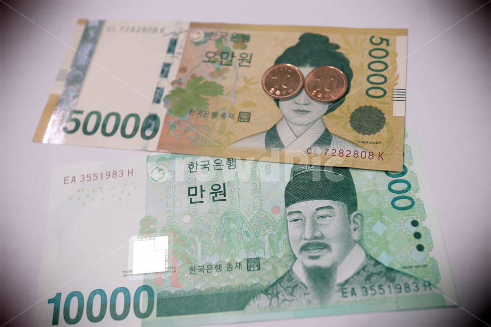 현금,돈,지폐,오만원,5만원,동전,은행,money,화폐,만원,십원,금융,돈,finance,banking,money,연출,컨셉,콘셉,direction,concept