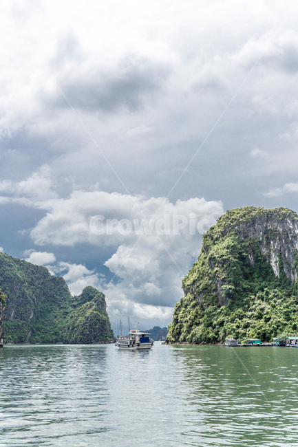 베트남,하롱베이,세계자연유산,관광지,자연,풍경,바다,구름,하늘,보트,선박,섬,유람선,자연,풍경,nature,landscape,해외,외국,세계,foreign,oversea,world,세계자연풍경,해외자연풍경,외국자연풍경,world nature landscape