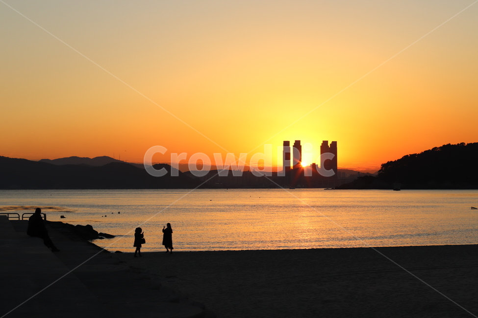 부산,출사,바다,일몰,노을,감성충만,해운대,자연,풍경,nature,landscape,사람들,대중,군중,other people,crowd,인물실루엣,사람실루엣,character silhouette,human silhouette,person,사람,human,인간,outdoors,옥외,red sky,붉은 하늘,dusk,황혼,sunset,dawn,새벽,sky,하늘