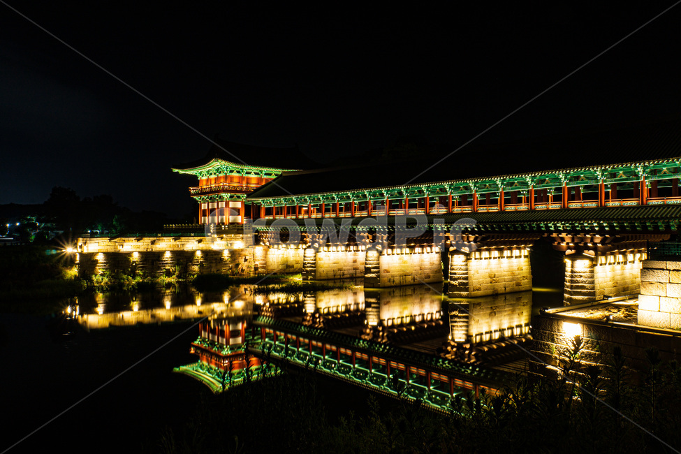 night view,nightscene,woljeonggyo,tourist destination,night,atouristspot,history,scenery,Woljeonggyo,Gyeongju,bridge,landmark,lights