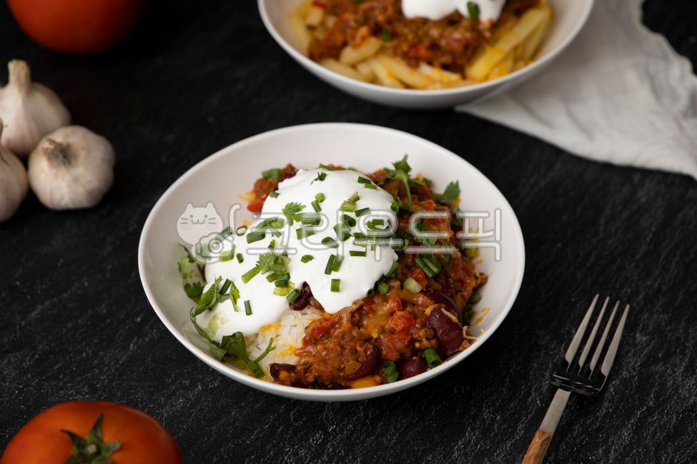 lunch,chips,chiliconcarne,fried food,homecooking,delicious,fusion,dish,Texas,tasty,strong,tableware,sour cream,TexMex,texmexfood,plate,tomato,vegetable,vegetables,potato,ingredients,frenchfries,fries,cooking,texmex,garlic,sourcream,homemade,cuisine,Chili 