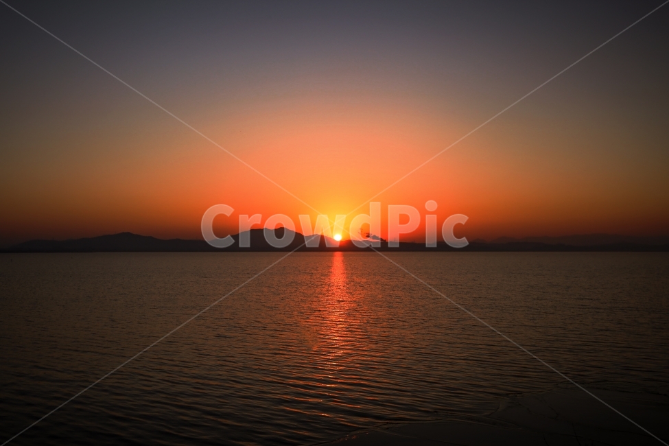 새해,해돋이,바다,노을,감성,여행,일상,감성사진,자연,풍경,nature,landscape,outdoors,옥외,sky,하늘,dusk,황혼,sunset,일몰,red sky,붉은 하늘,dawn,새벽,sunlight,햇빛