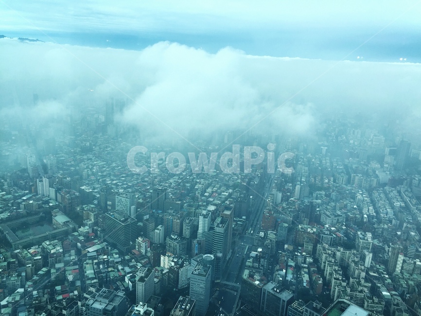 높은빌딩구름,구름가득한,고층풍경,도시풍경,구름낀날,도시,풍경,city,landscape,outdoors,옥외,경치,nature,자연,scenery,urban,어반,building,건물,town,시티,metropolis,중심지