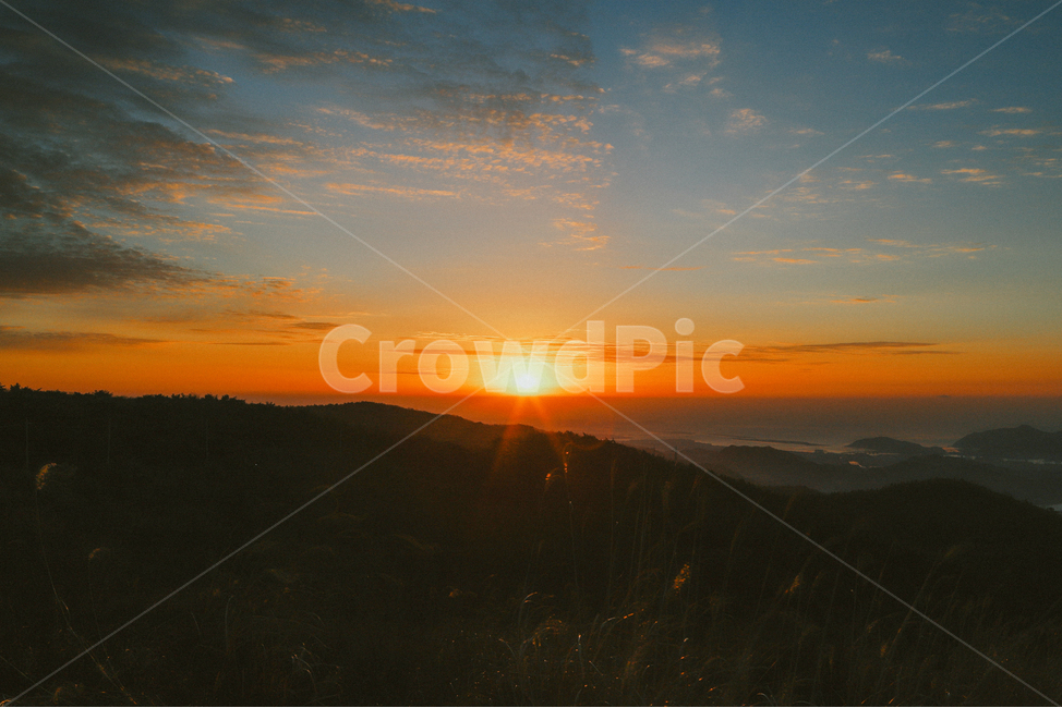 해돋이,일출,자연풍경,하늘,구름,태양,새해,sunrise,자연,풍경,nature,landscape,outdoors,옥외,sky,sunset,일몰,dusk,황혼,dawn,새벽,red sky,붉은 하늘