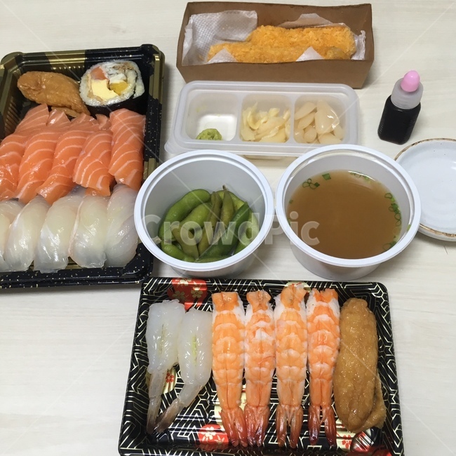 food,음식,meal,식사,배달음식,혼밥,야식,초밥,일본음식,광어,연어,새우