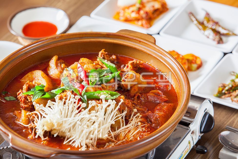 닭요리,닭볶음탕,닭도리탕,요리,food,음식,식사,닭,닭볶음,닭매운탕,받침,건강식,감자,고추,초복,말복,중복,복날음식,영양식,보양식,보양음식,음식,식재료,요리,food,cook,meal,dishes,food reserves