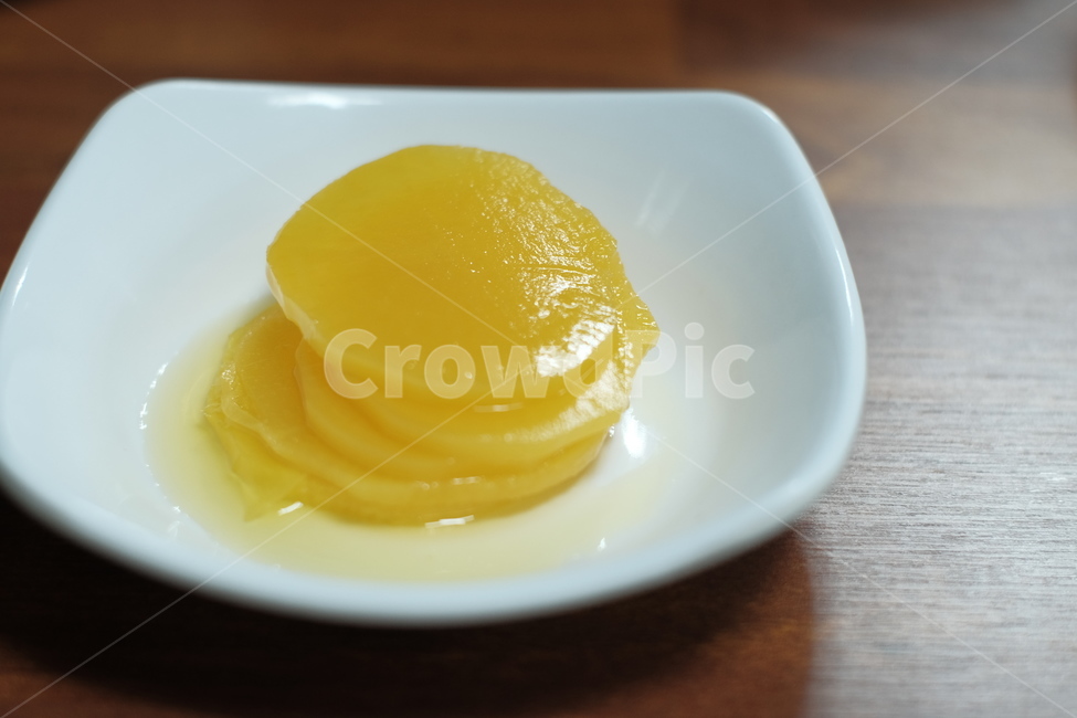 단무지,반찬,노랑,접시,테이블,음식,식재료,요리,food,cook,meal,dishes,food reserves