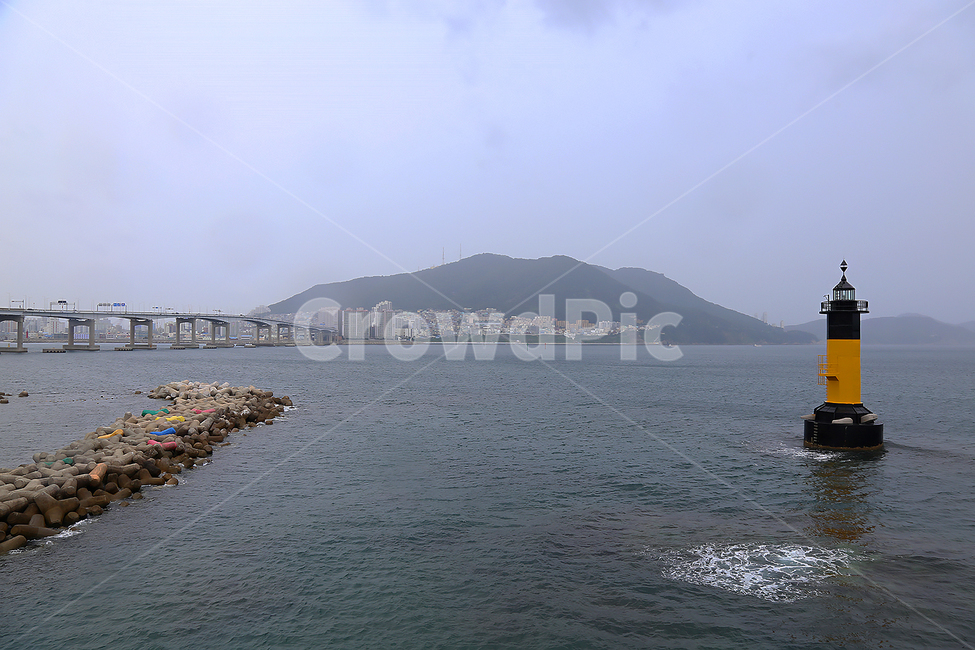 metropolis,부산,부산바다,바다,광안리,광안리해수욕장,산행,광안대교,전망대,영도,송도,downtown,도심,풍경,highrise,고층건물,scenery,중심지,경치,시티,building,건물,landscape,city,도시,town,어반,urban,shoreline,물,ocean,대양,sea,land,outdoors,자연,nature,옥외,등대,lighthouse