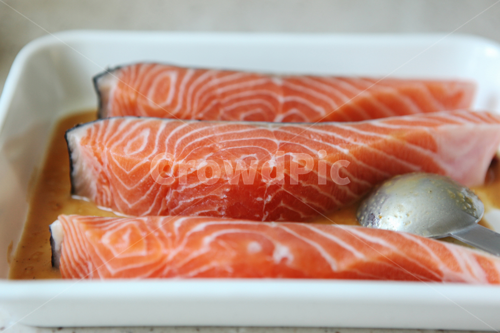 연어,그릇,쟁반,생연어,생선,요리,레시피,연어요리,생선요리,음식,식재료,요리,food,cook,meal,dishes,food reserves,수산물,해산물,fishery products,seafood