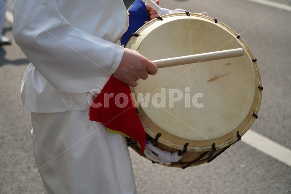 북,악기,전통음악,전통악기,농악,사물놀이,국악,예술,문화,아트,art,music,instrument,musical,musicalinstrument,공연,전통공연,연주,한복,사람,한국인,korean,people,한국,코리아,대한민국,korea,민족,전통,한국전통,한국문화,korean traditional,korean culture,사람,인물,인간,human,person,신체일부,몸,body,악기,음향기기,musical instrument,musical equipment