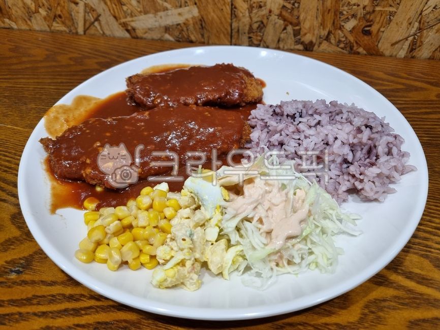 cabbage,wooden table,plate,sauce,bowl,rice,food,roundplate,Pork cutlets,corner,porkcutlet,pork cutlet,round plate,woodentable